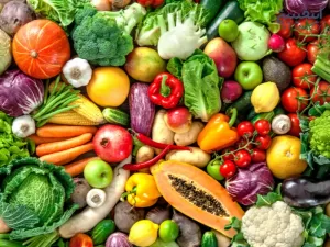میوهها و سبزیجات: منابع غنی از ویتامینها و مواد معدنی قبل از ورزش