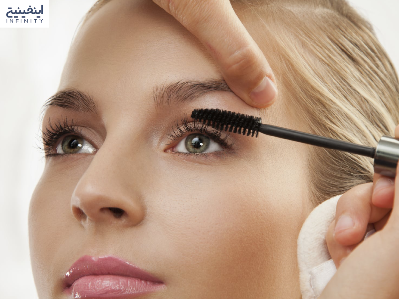استفاده از ریملهای بیرنگ یا سبک در میکاپ لایت